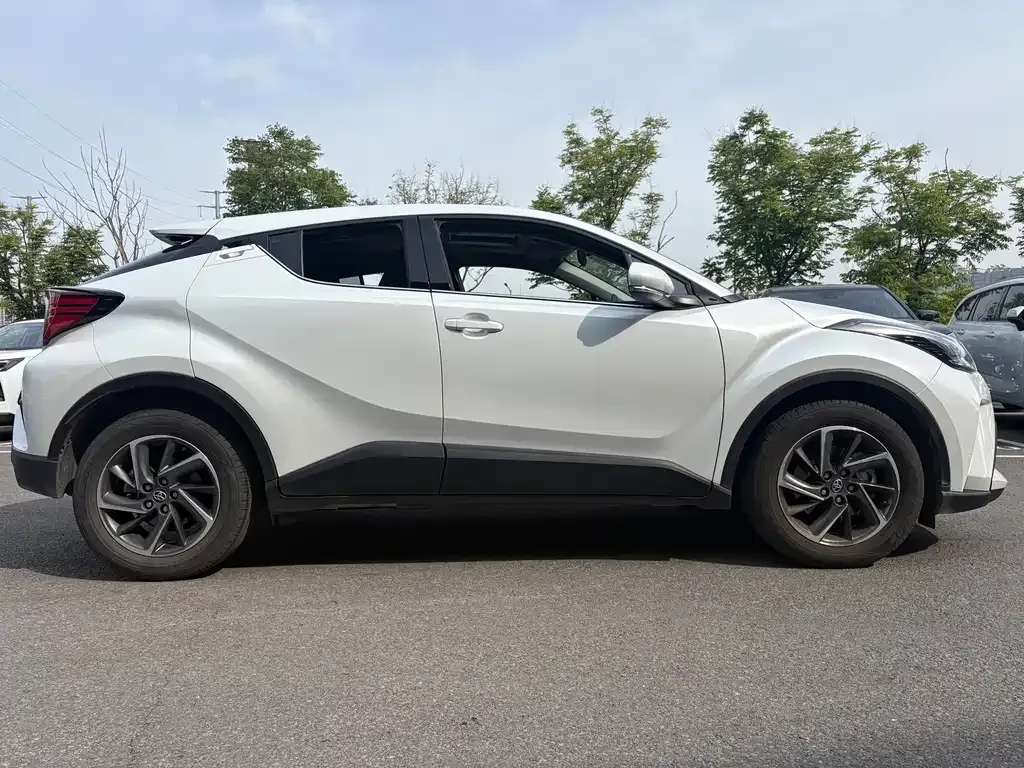 Toyota C-HR — фото 9