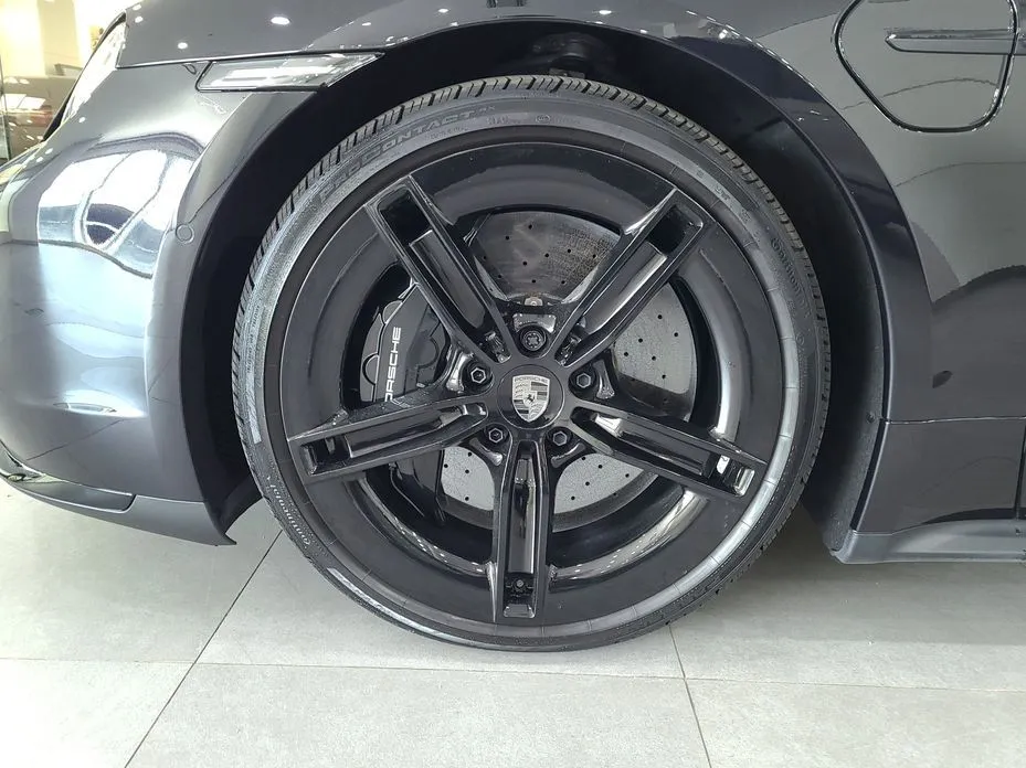 Porsche Taycan 2025 из KR, фото 10