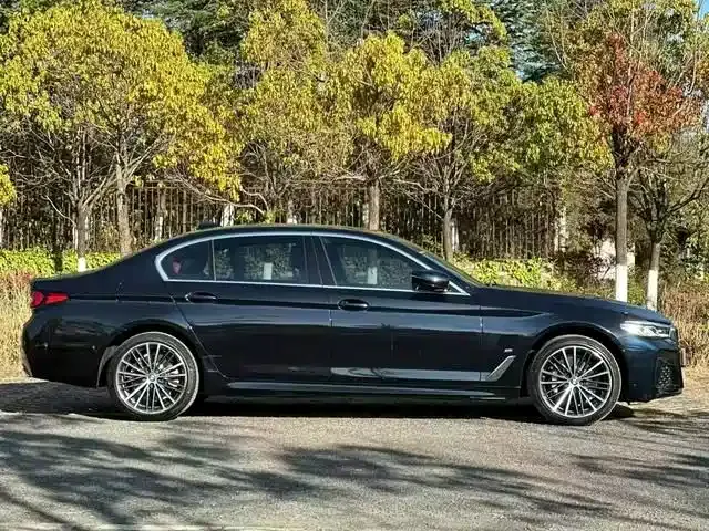 BMW 5 Series — фото 9