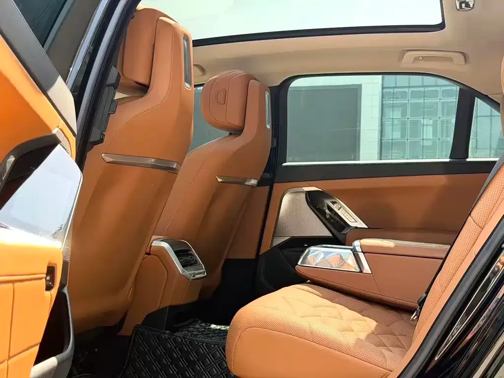 BMW 7 Series 2023 из CN, фото 2