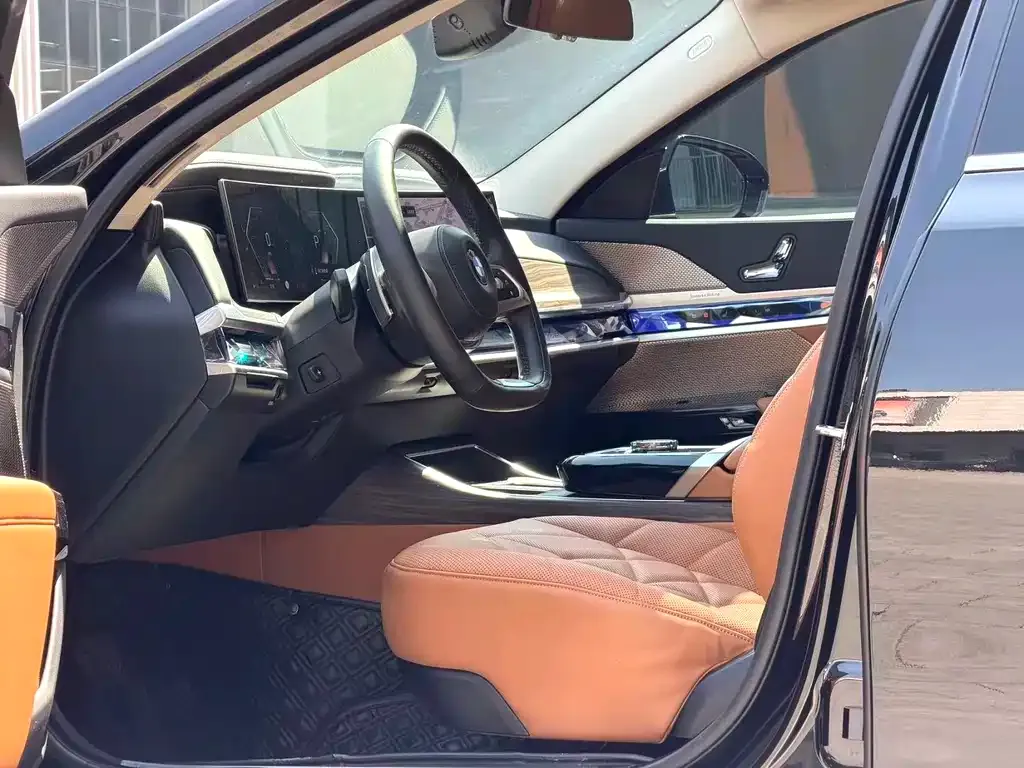 BMW 7 Series 2023 из CN, фото 6