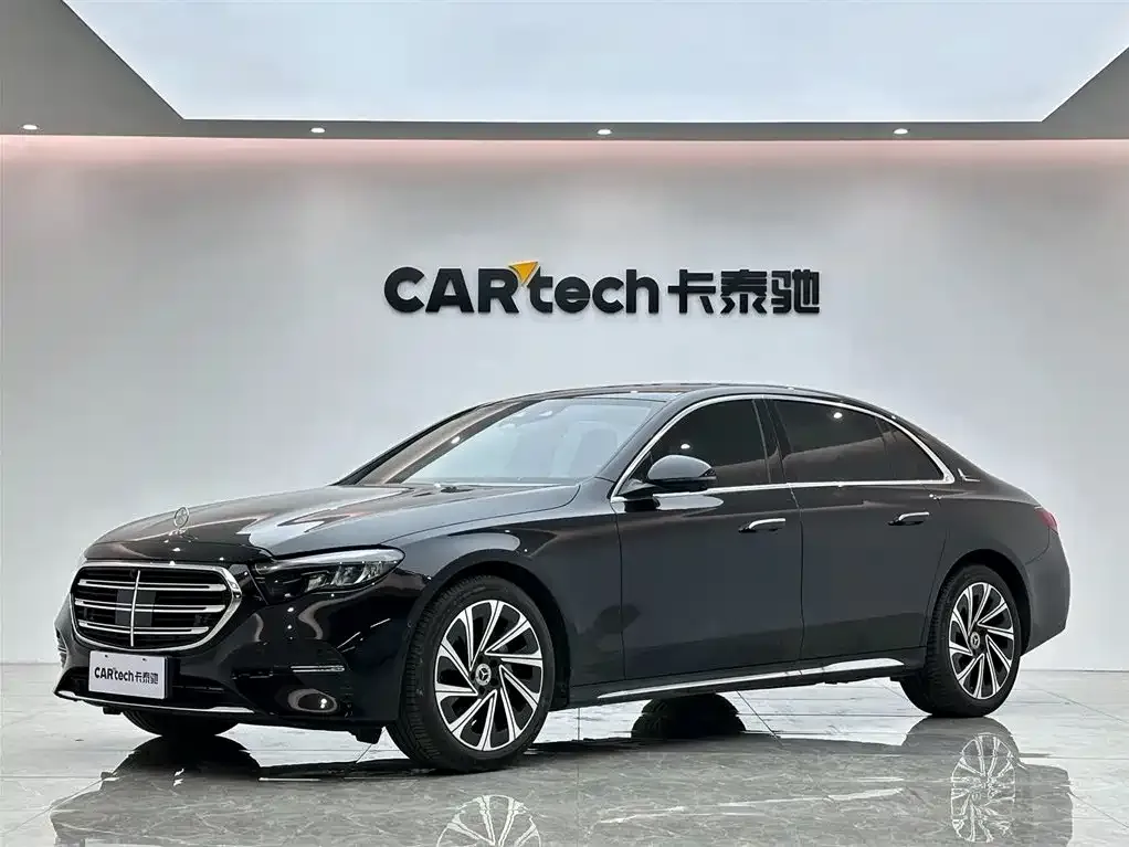 Mercedes-Benz E-Class — фото 1