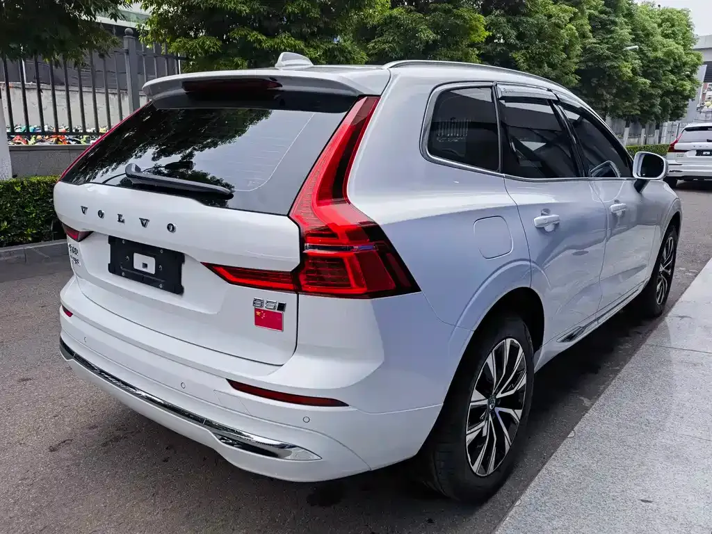 Volvo XC60 — фото 10