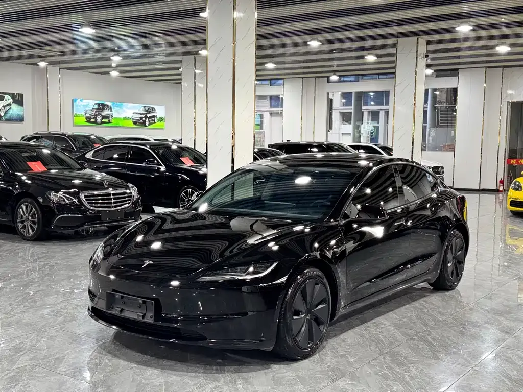 Tesla Model 3 — фото 1