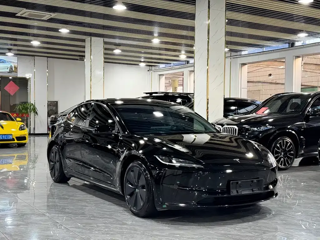 Tesla Model 3 — фото 10