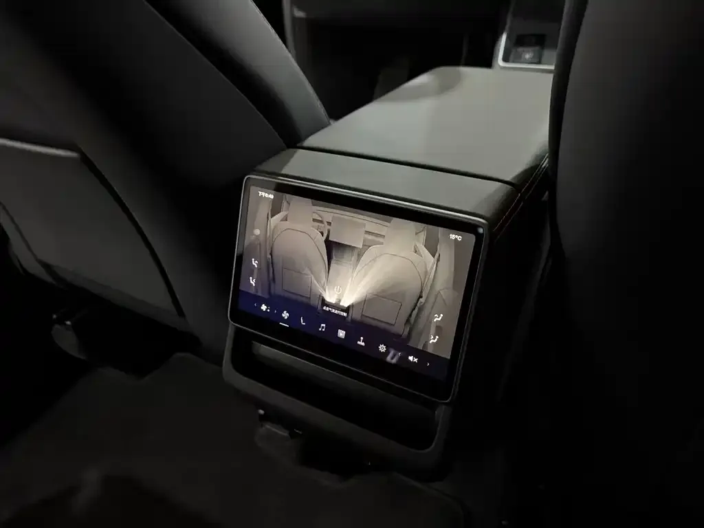 Tesla Model 3 — фото 3