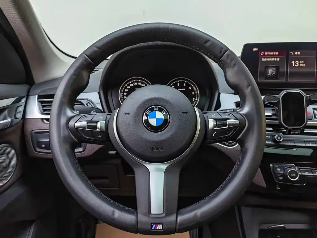 BMW X1 — фото 10