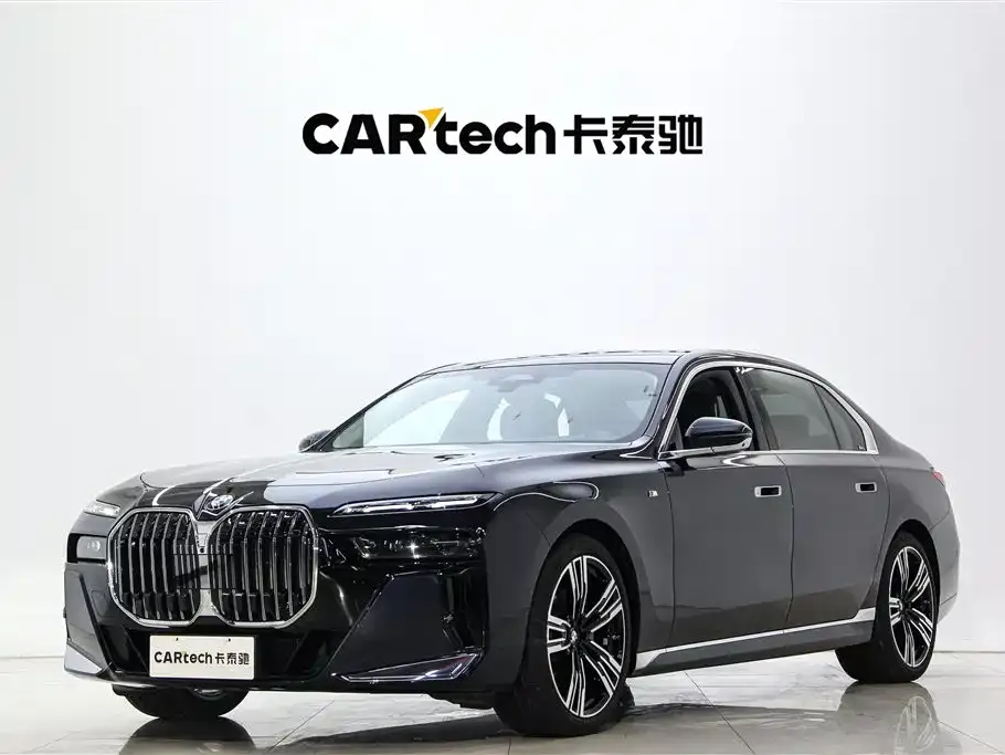 BMW 7 Series — фото 1