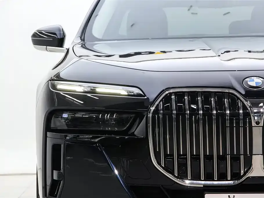 BMW 7 Series — фото 10