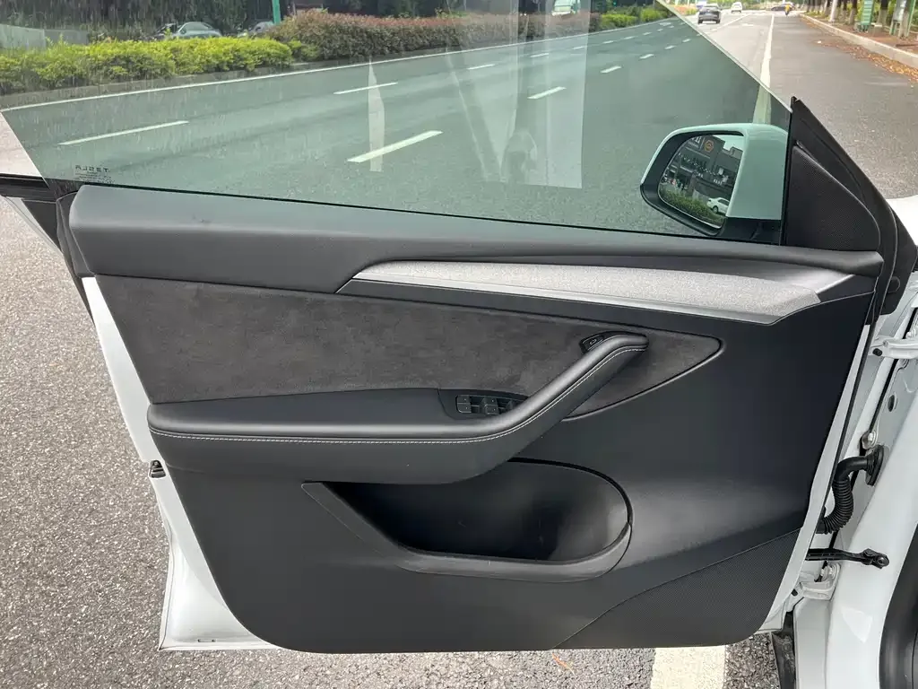 Tesla Model Y 2024 из CN, фото 2