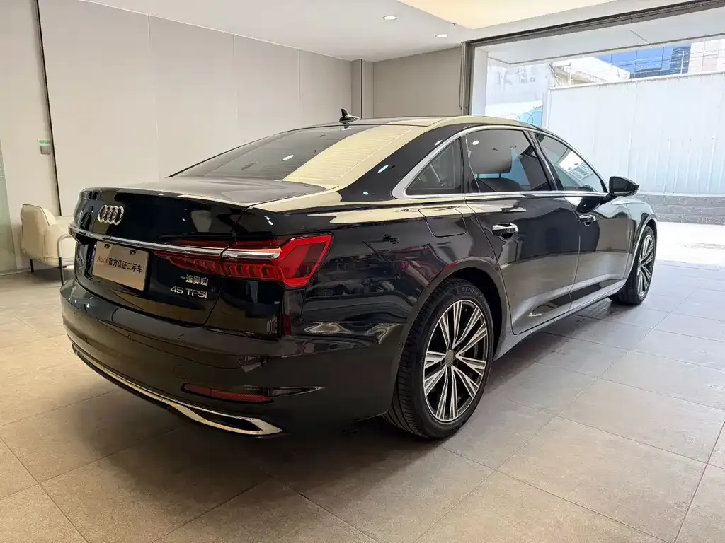 Audi A6L — фото 2