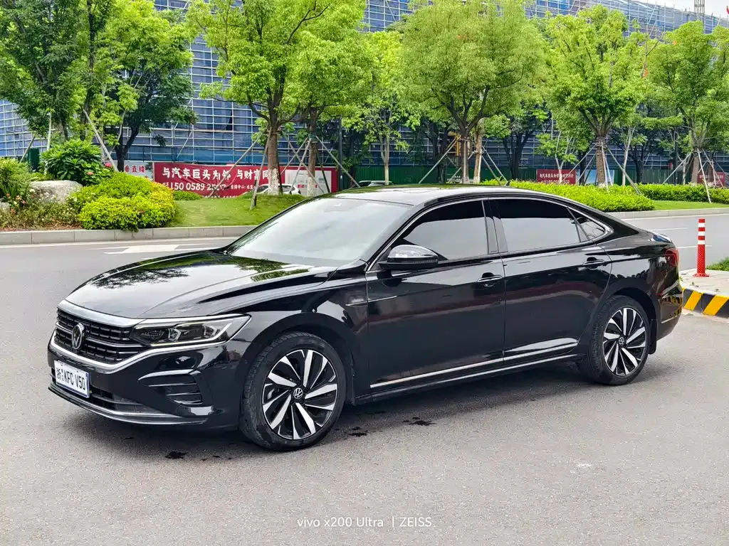 Volkswagen Passat — фото 1