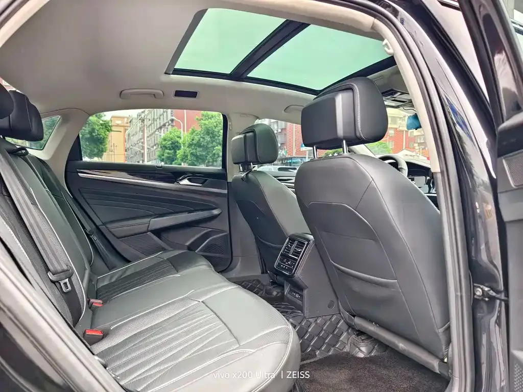 Volkswagen Passat — фото 10