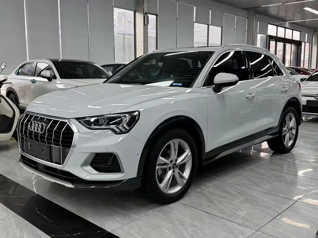 Audi Q3 — фото 1