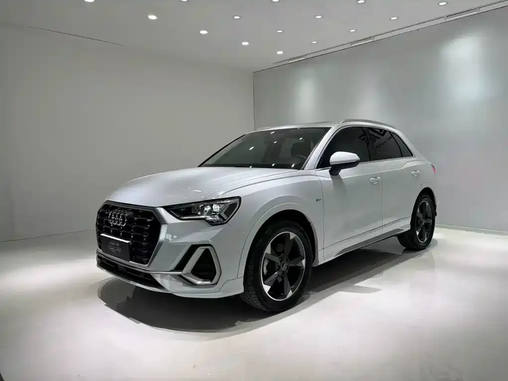 Audi Q3 — фото 1