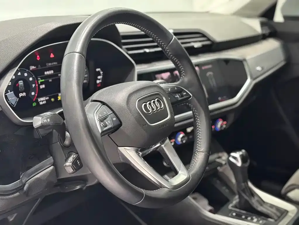 Audi Q3 — фото 7