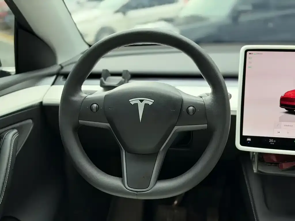 Tesla Model Y — фото 2