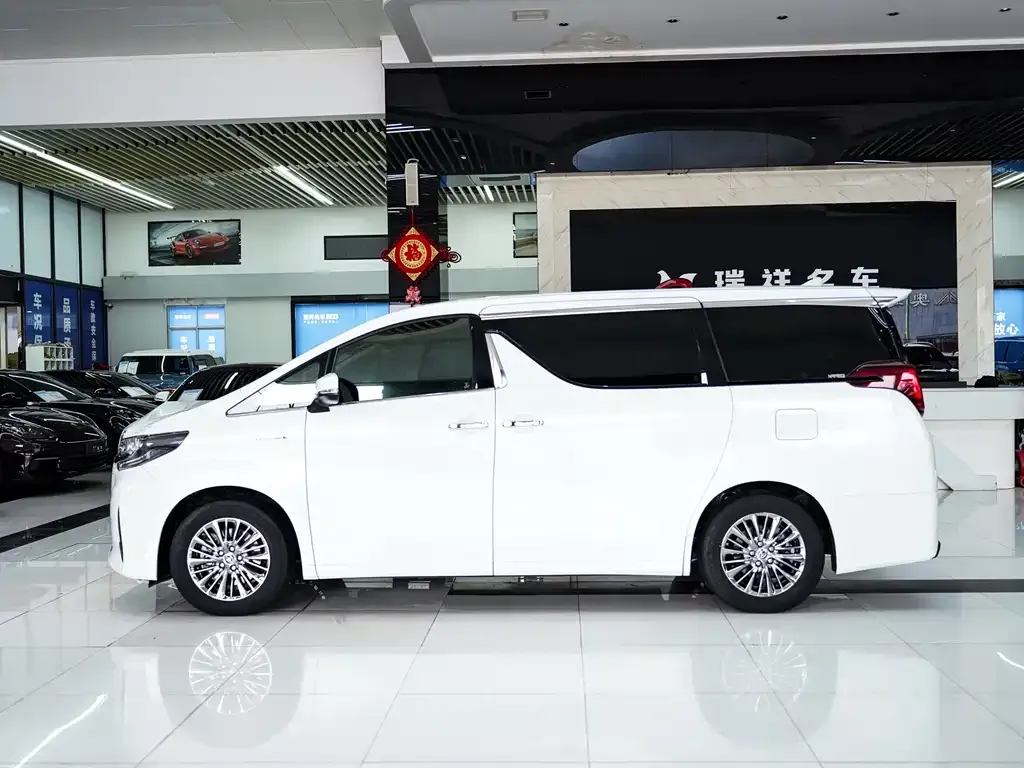 Toyota Alphard — фото 5