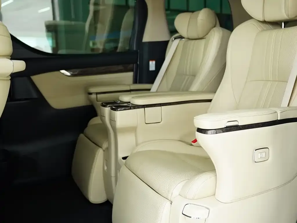 Toyota Alphard — фото 3