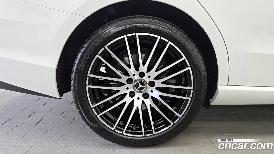 Mercedes-Benz C-Class 2023 из KR, фото 8
