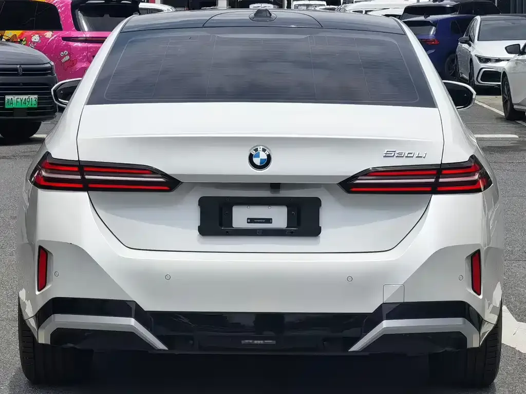 BMW 5 Series 2024 из CN, фото 3