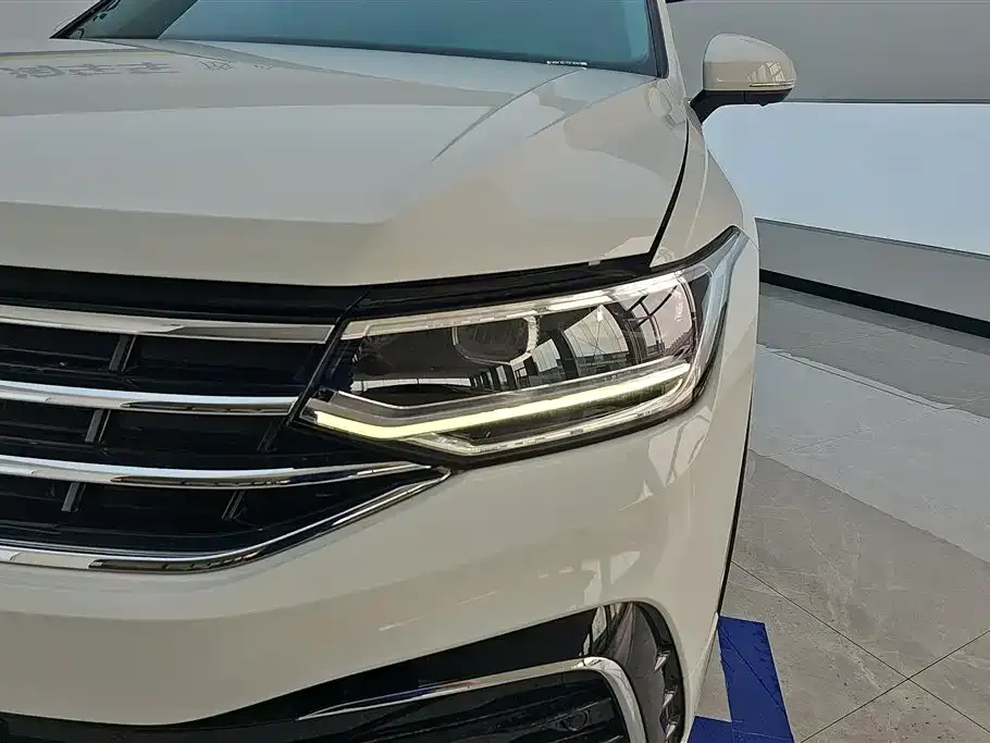 Volkswagen Tiguan L — фото 4