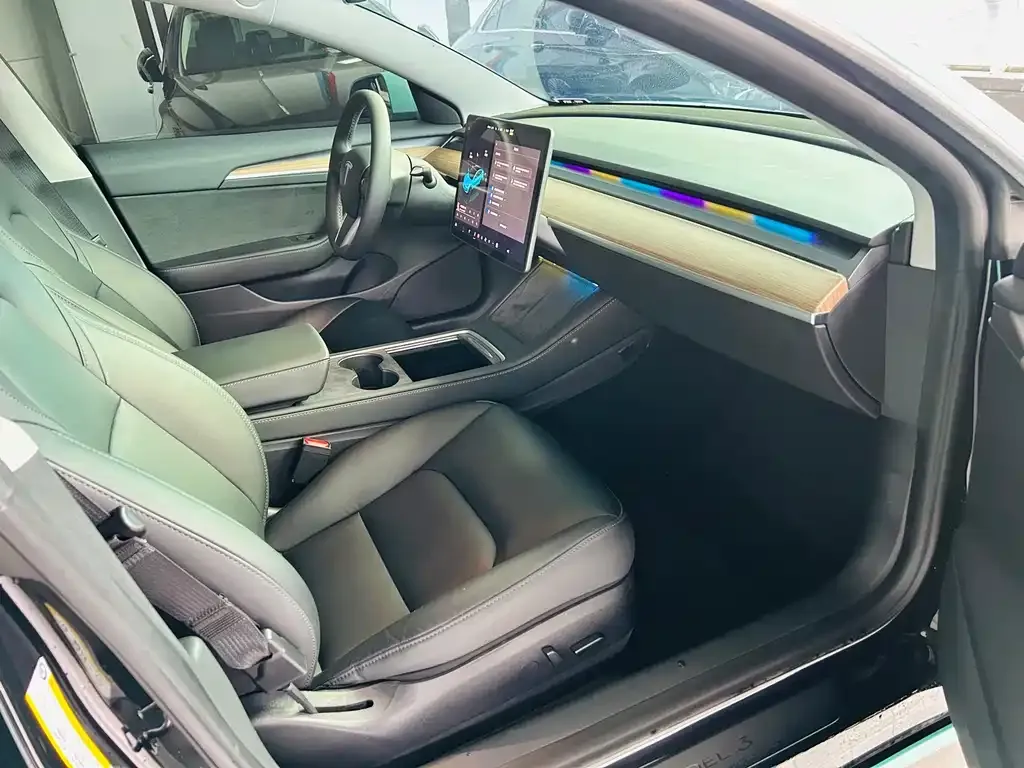 Tesla Model 3 — фото 3