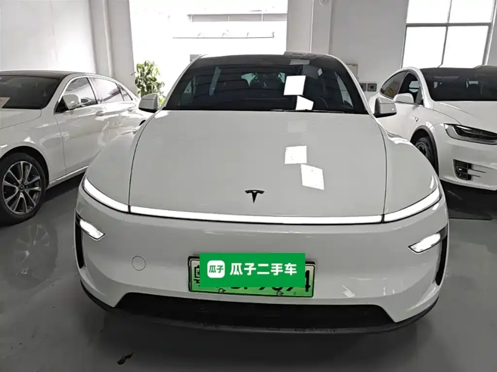 Tesla Model Y L — фото 2