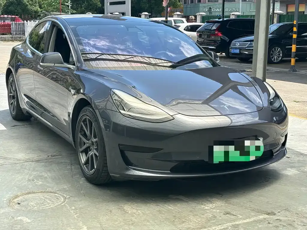Tesla Model 3 — фото 9