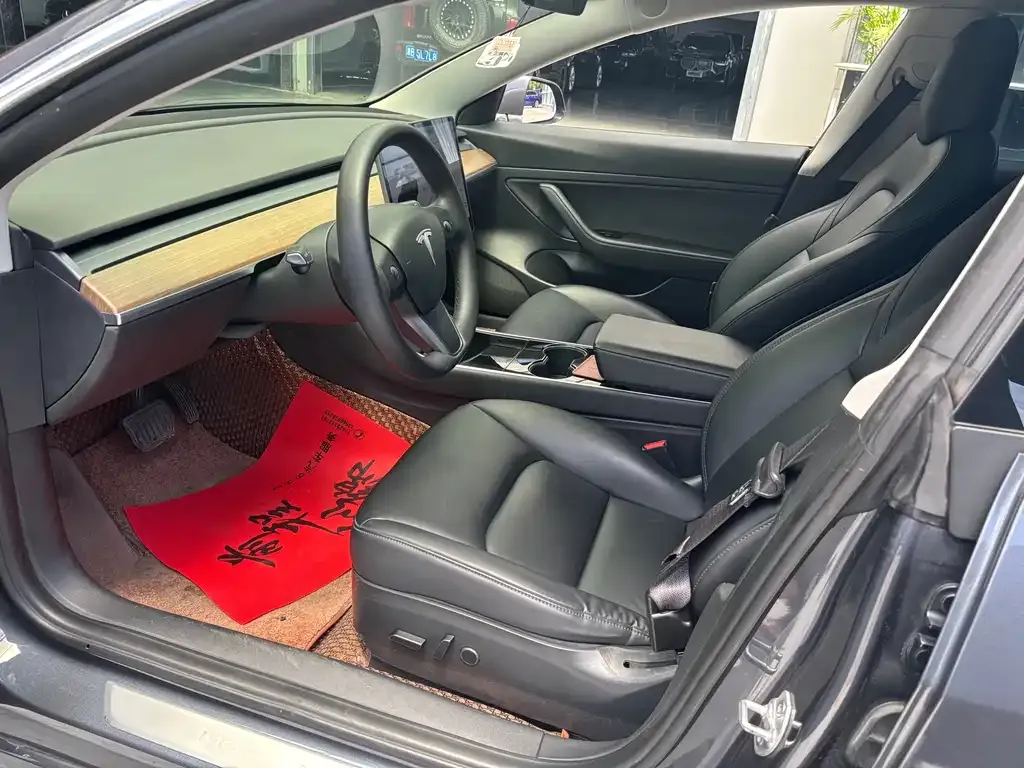 Tesla Model 3 — фото 4
