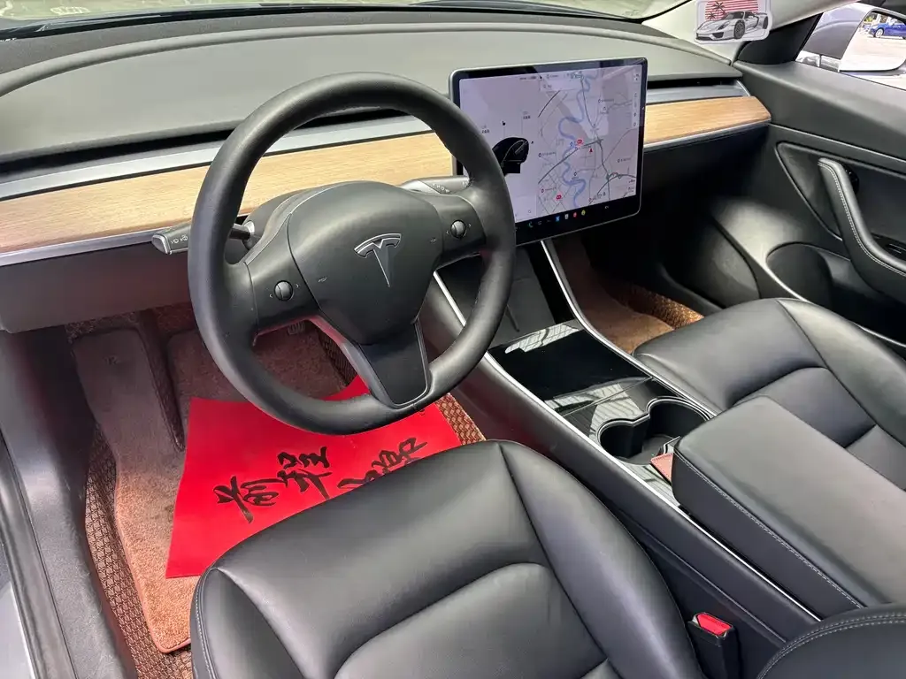 Tesla Model 3 — фото 5