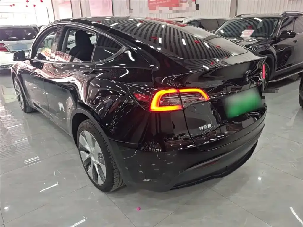 Tesla Model Y — фото 4