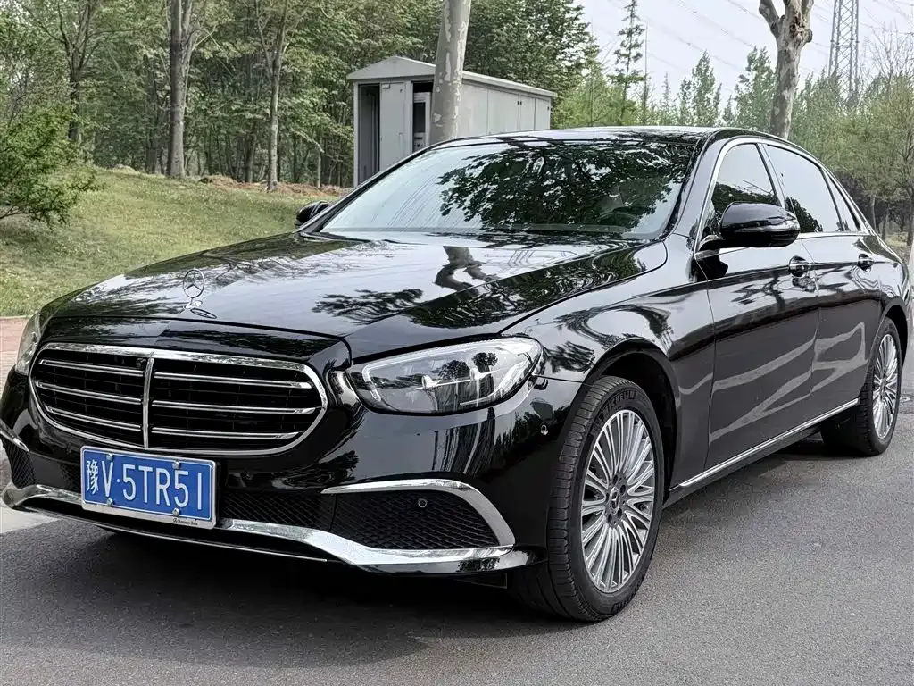 Mercedes-Benz E-Class — фото 1