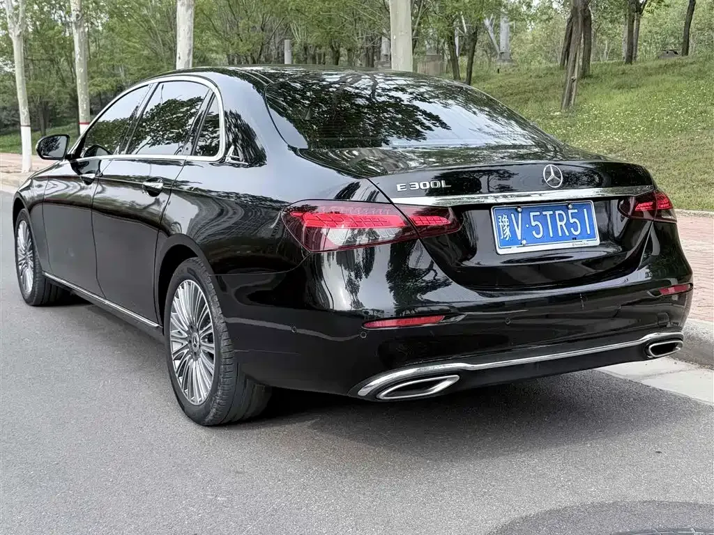 Mercedes-Benz E-Class — фото 10