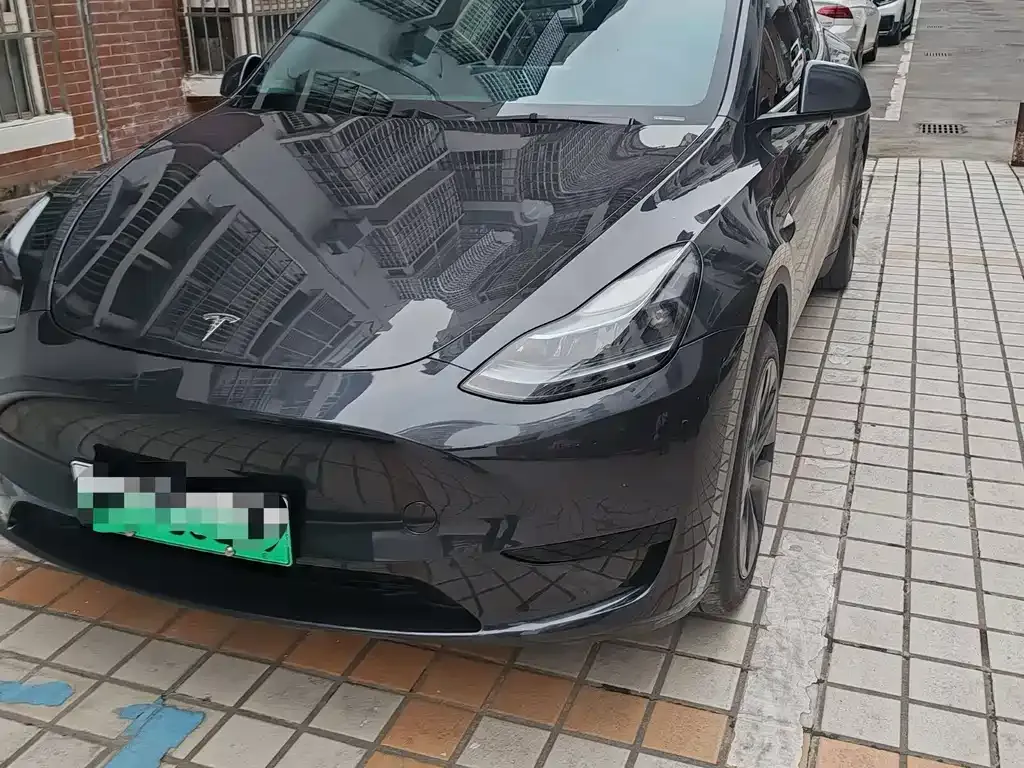 Tesla Model Y — фото 1