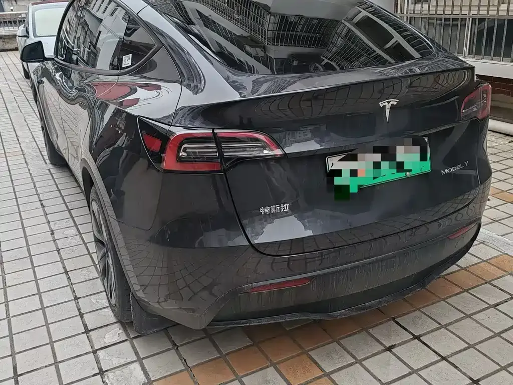Tesla Model Y — фото 4