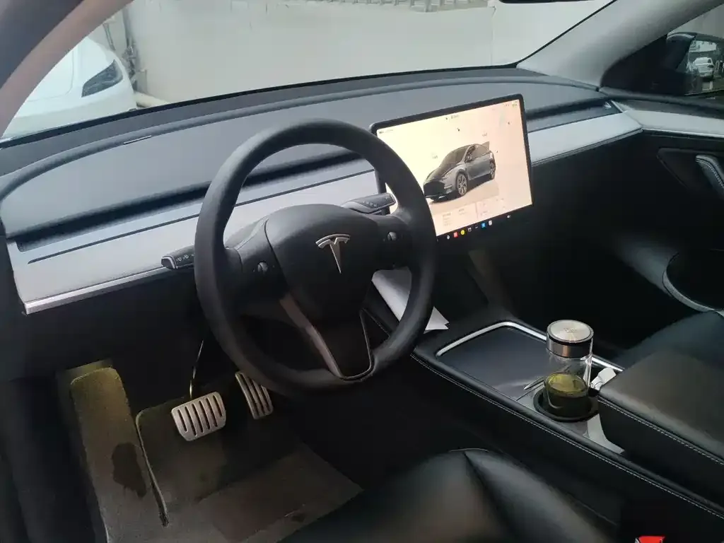 Tesla Model Y — фото 2