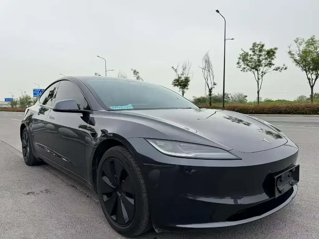 Tesla Model 3 — фото 9