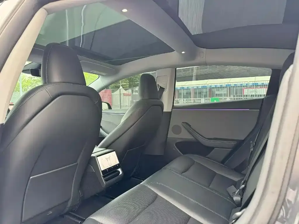 Tesla Model 3 — фото 8