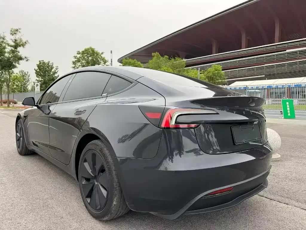 Tesla Model 3 — фото 2