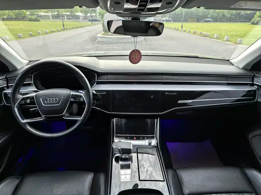 Audi A8 — фото 8