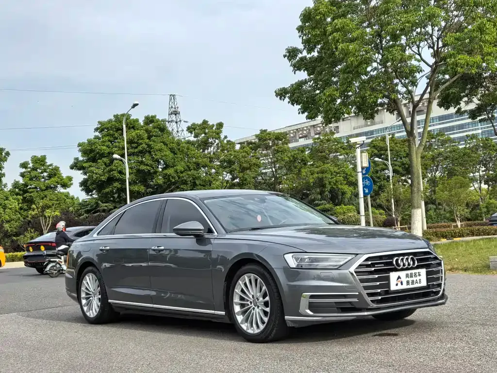 Audi A8 — фото 9