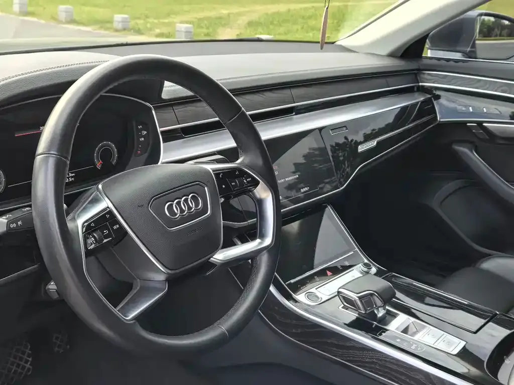 Audi A8 — фото 5
