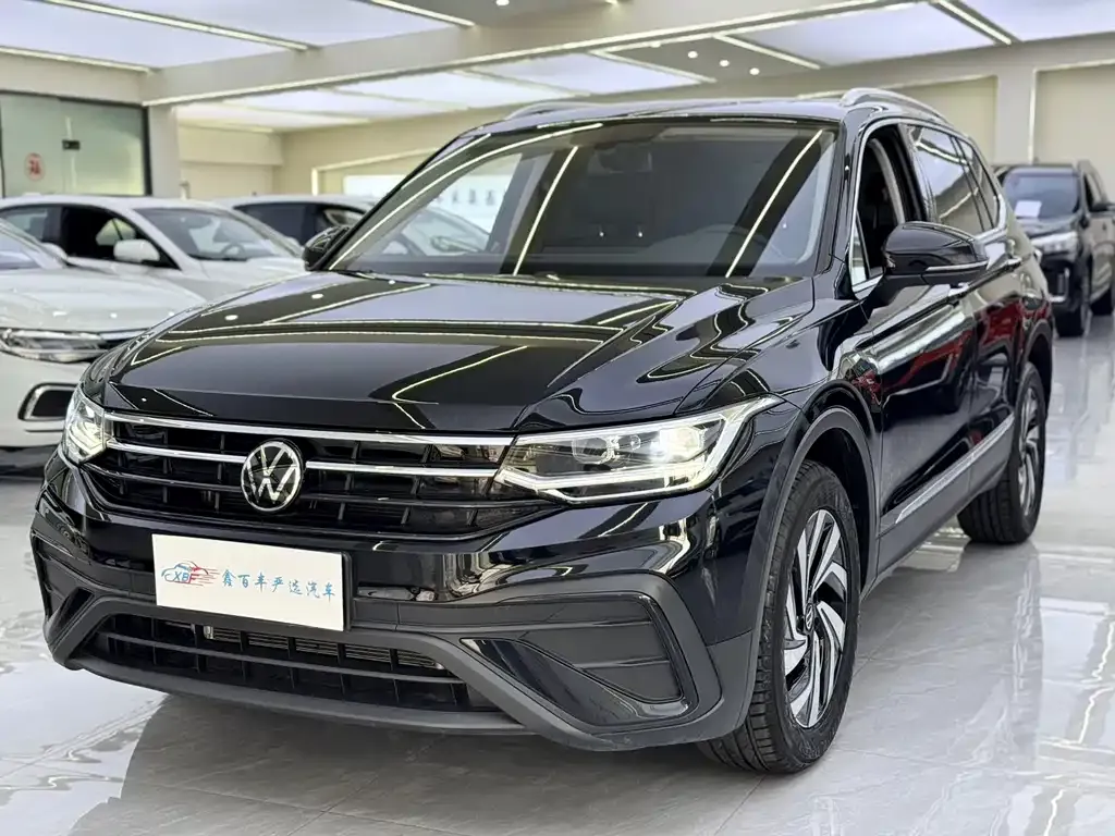 Volkswagen Tiguan L — фото 1