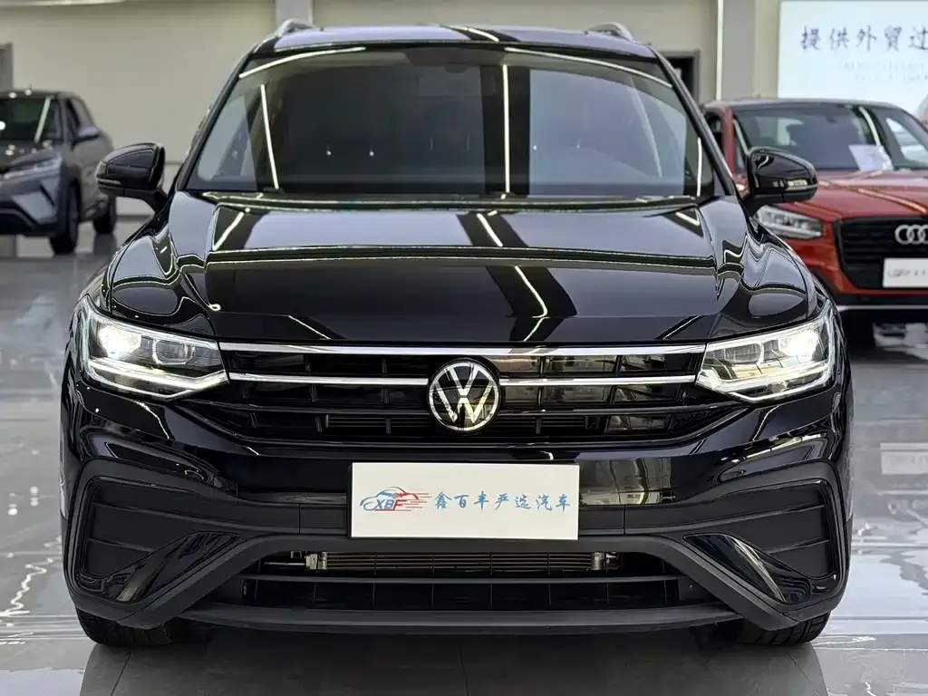 Volkswagen Tiguan L — фото 3