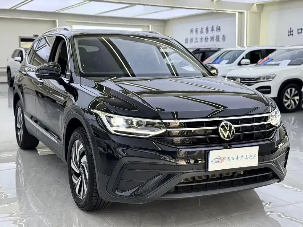 Volkswagen Tiguan L — фото 8