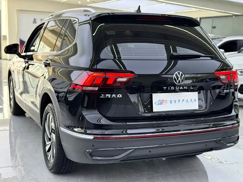 Volkswagen Tiguan L — фото 9