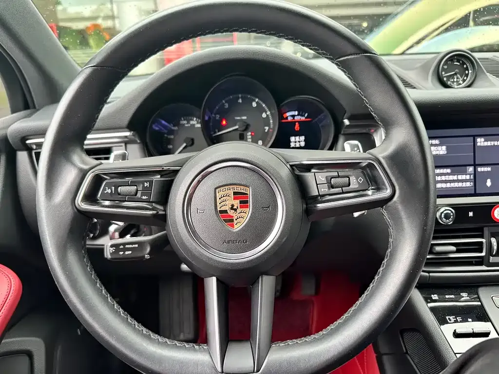 Porsche Macan — фото 8