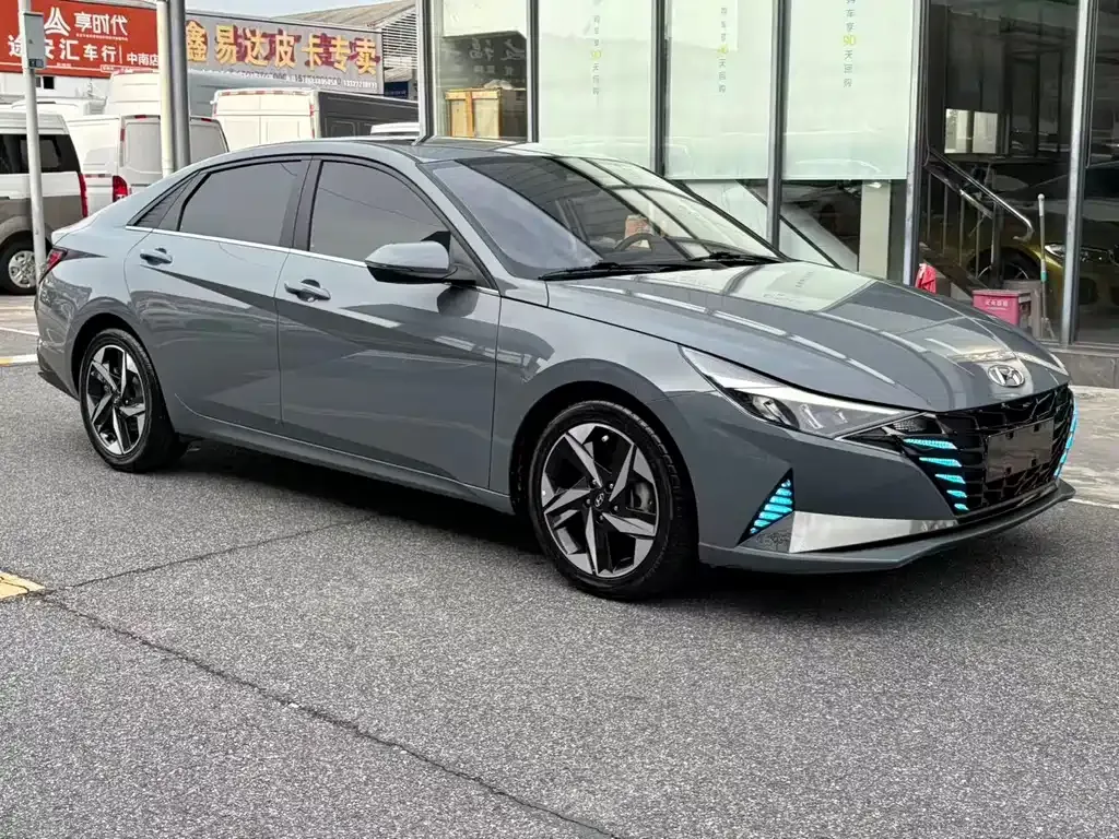 Hyundai Elantra — фото 10