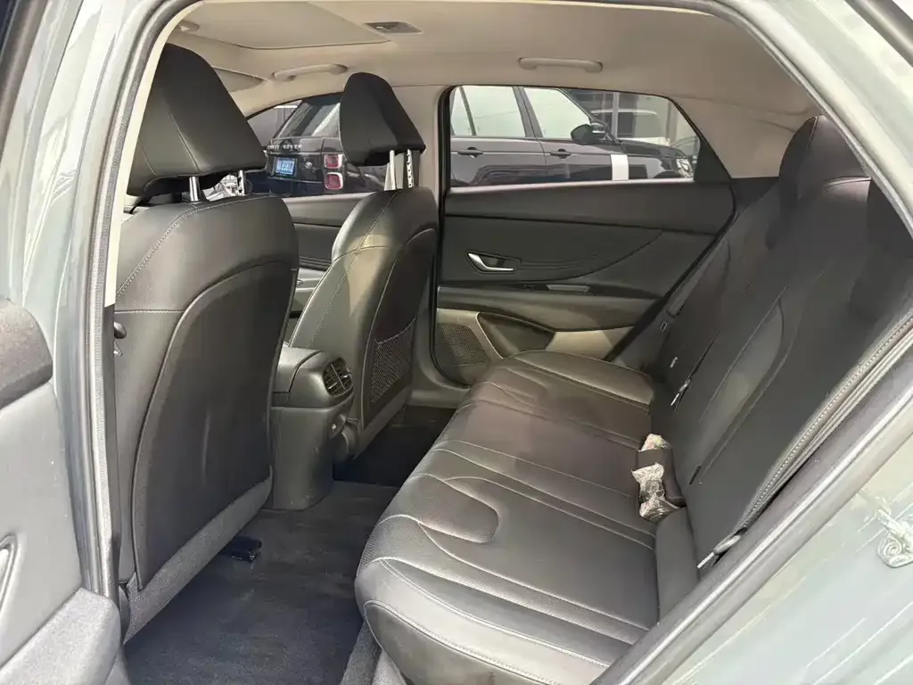 Hyundai Elantra — фото 3